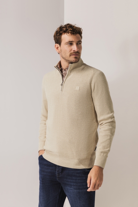 State of Art beige heren trui | Model vooraanzicht