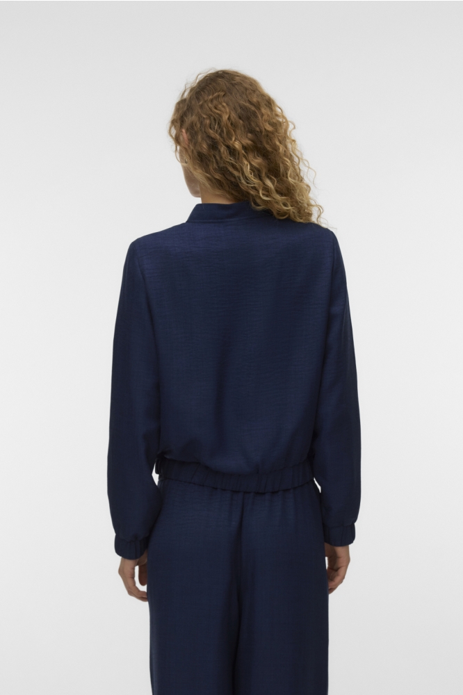 Vero Moda blauwe dames jas | Model achteraanzicht