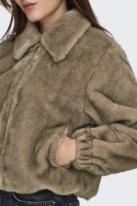 Only taupe dames jas | Close up