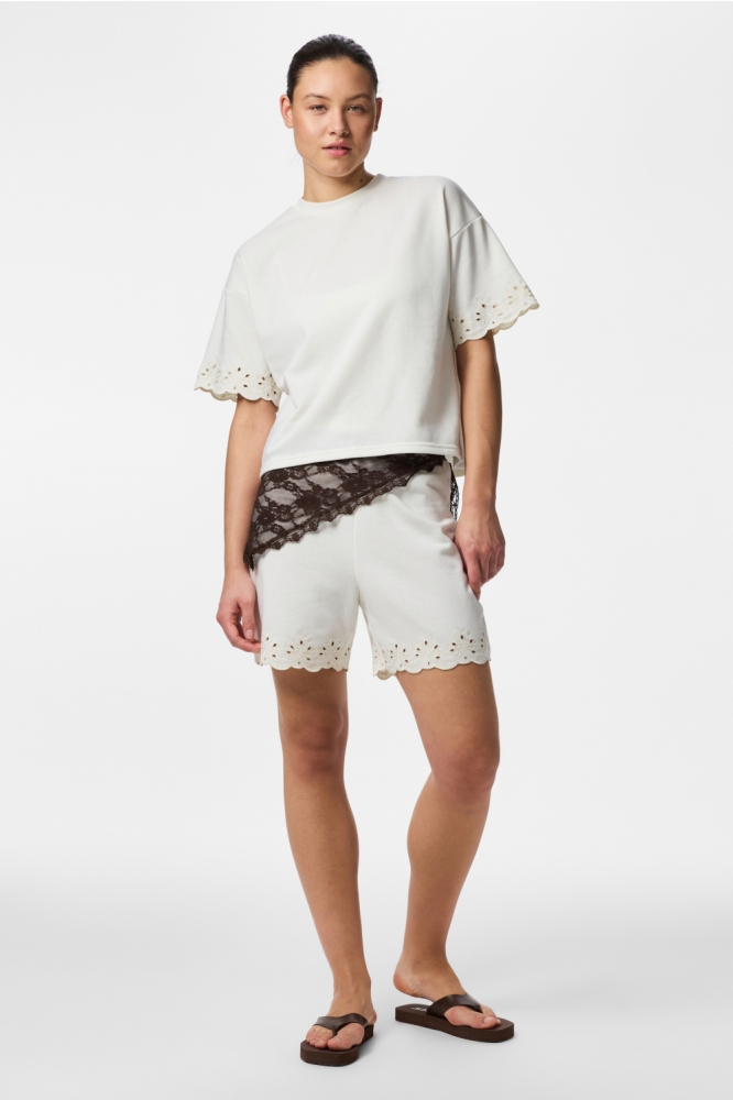 Pieces witte dames t-shirt | Model