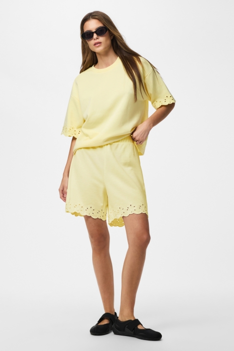 Pieces gele dames t-shirt | Model