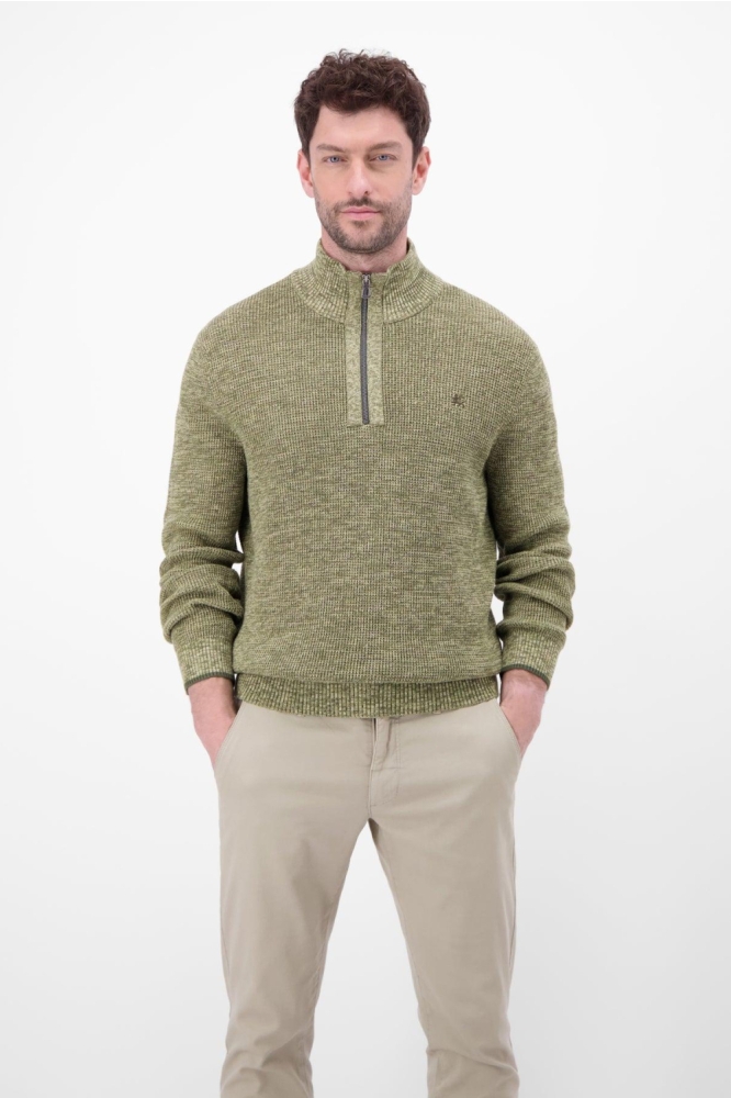 Lerros groene heren trui | Model vooraanzicht