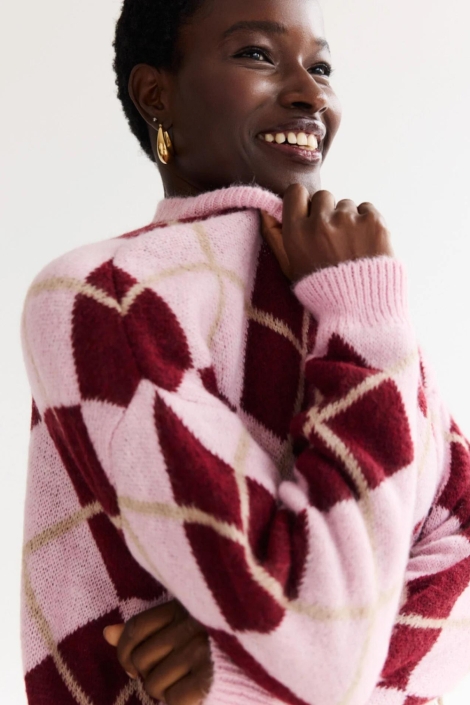 LolaLiza roze dames trui | Model zijaanzicht