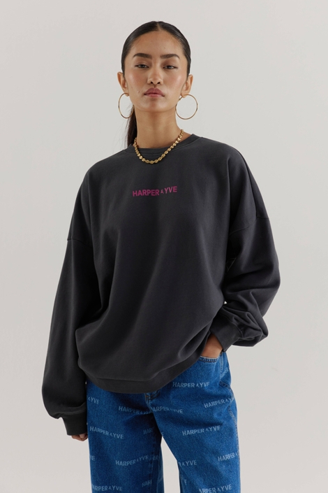 Harper & Yve zwarte dames sweater | Model vooraanzicht