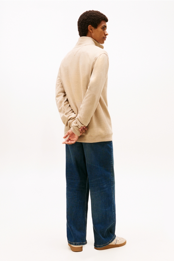 Tommy Jeans zand heren sweater | Model