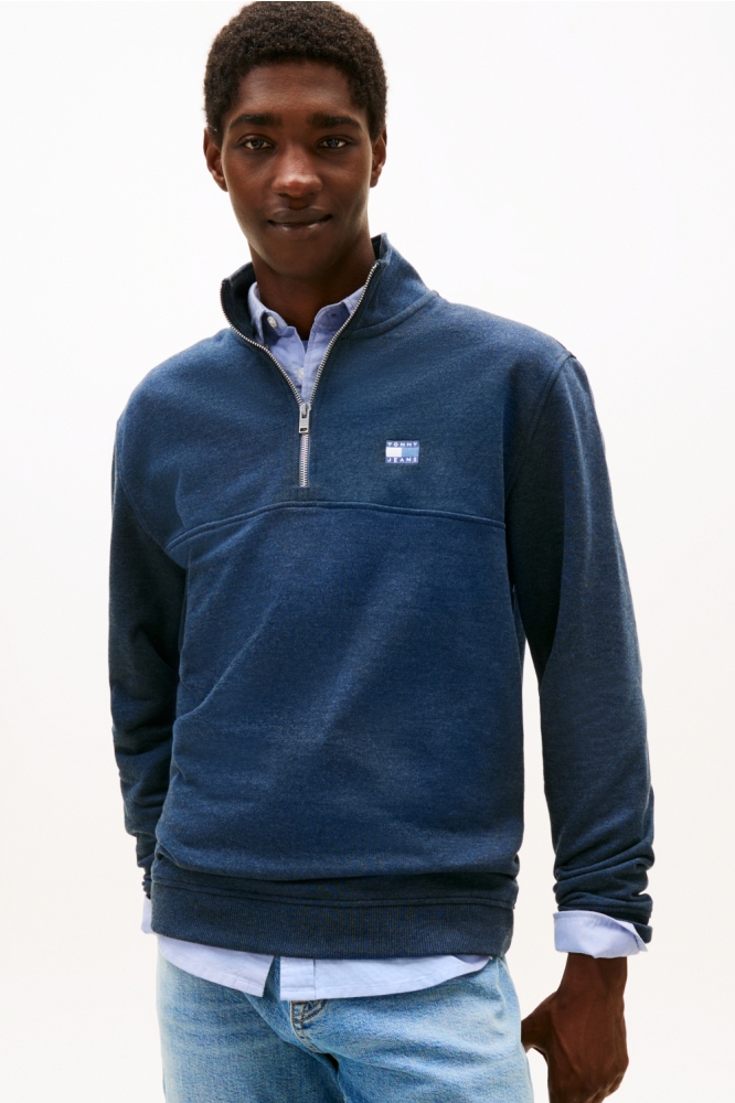 Tommy Jeans blauwe heren sweater | Model vooraanzicht