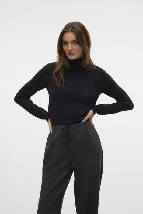 Vero Moda zwarte dames trui | Model vooraanzicht