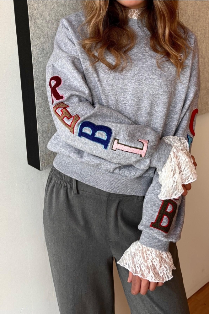 Noisy may grijze dames sweater | Model vooraanzicht