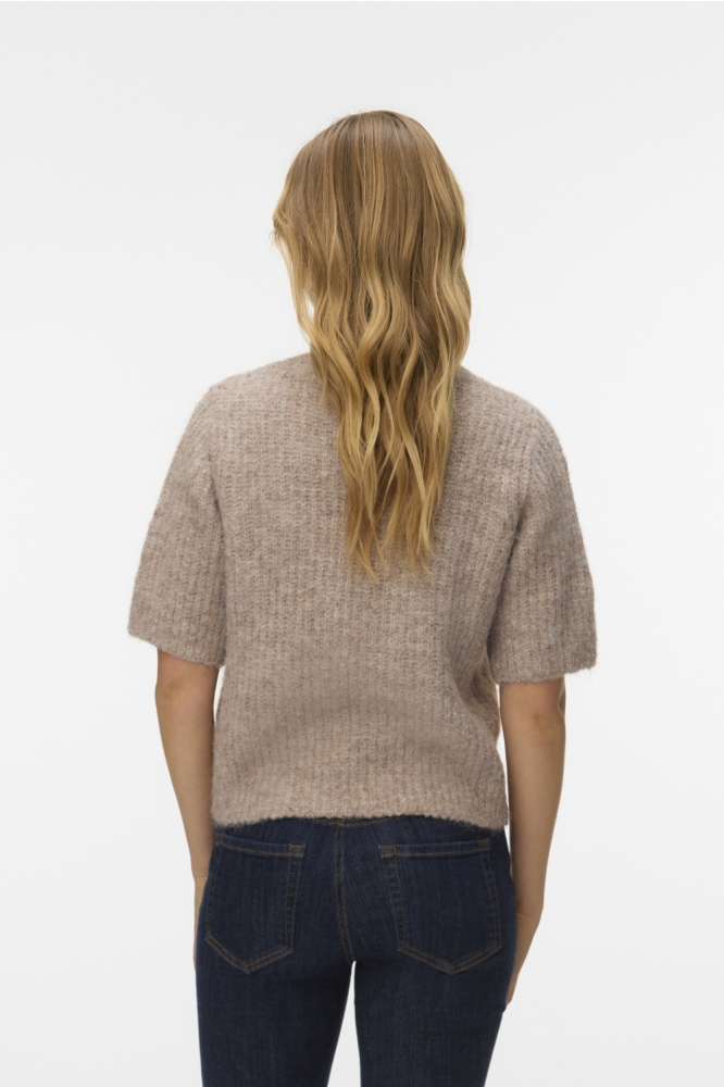 Vero Moda taupe dames trui | Model achteraanzicht