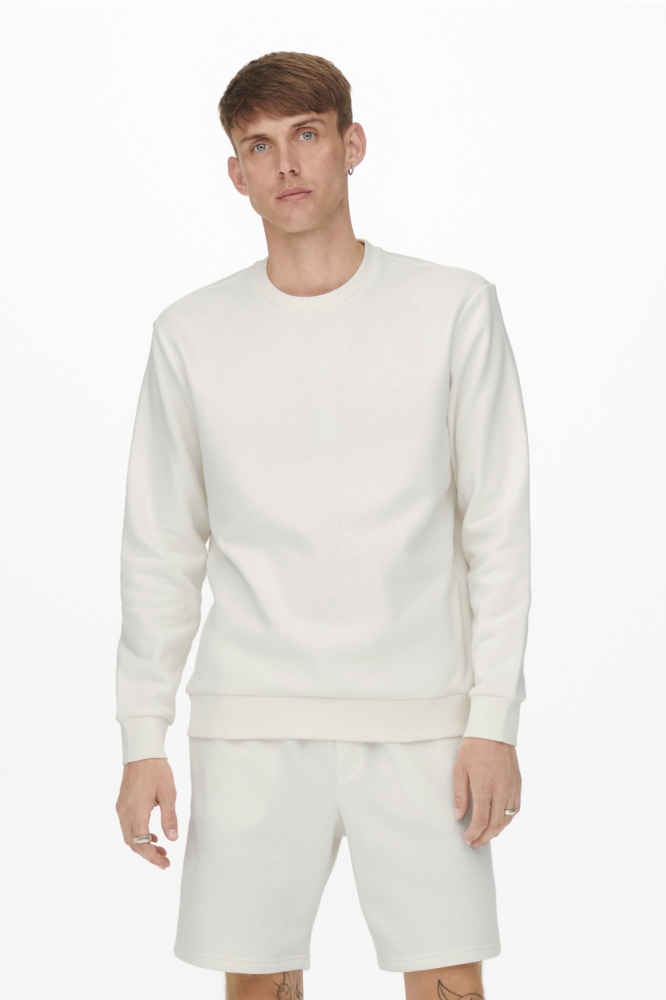 Only & Sons witte heren sweater | Model vooraanzicht