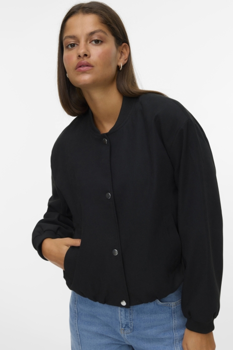 Vero Moda zwarte dames jas | Model vooraanzicht