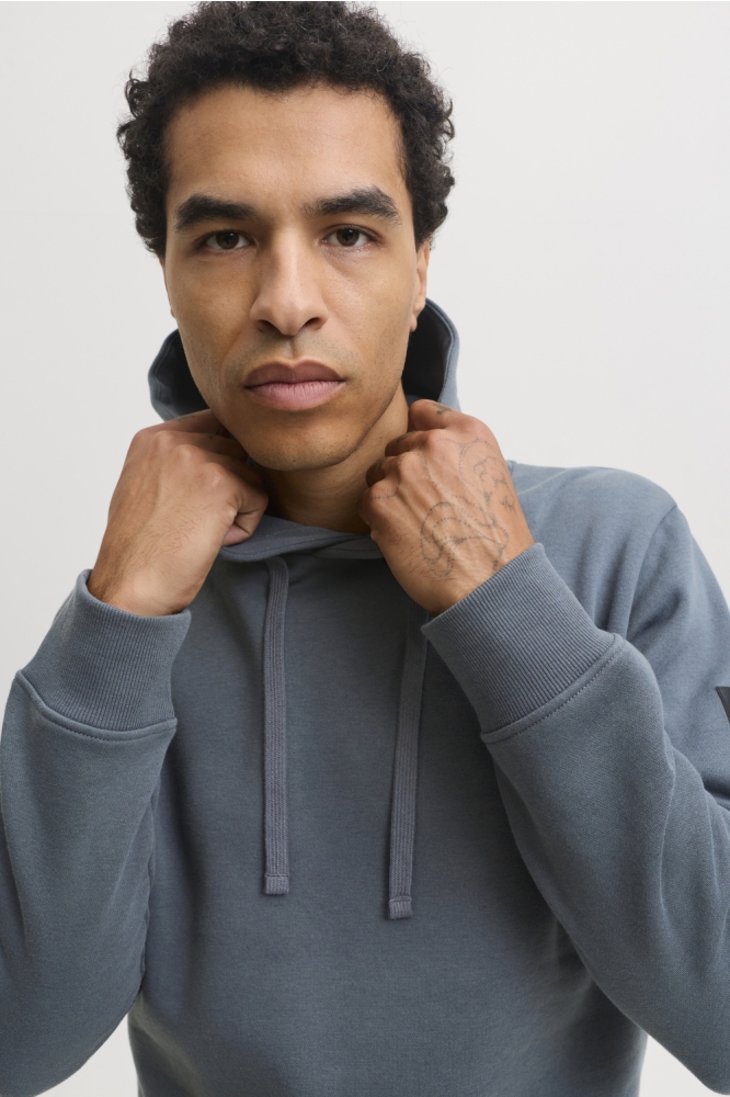 Jack & Jones grijze heren sweater | Model vooraanzicht