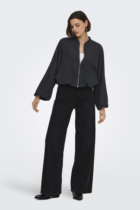 Jacqueline de Yong zwarte dames jas | Model