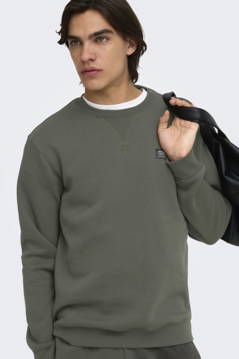 Only & Sons groene heren sweater | Model vooraanzicht
