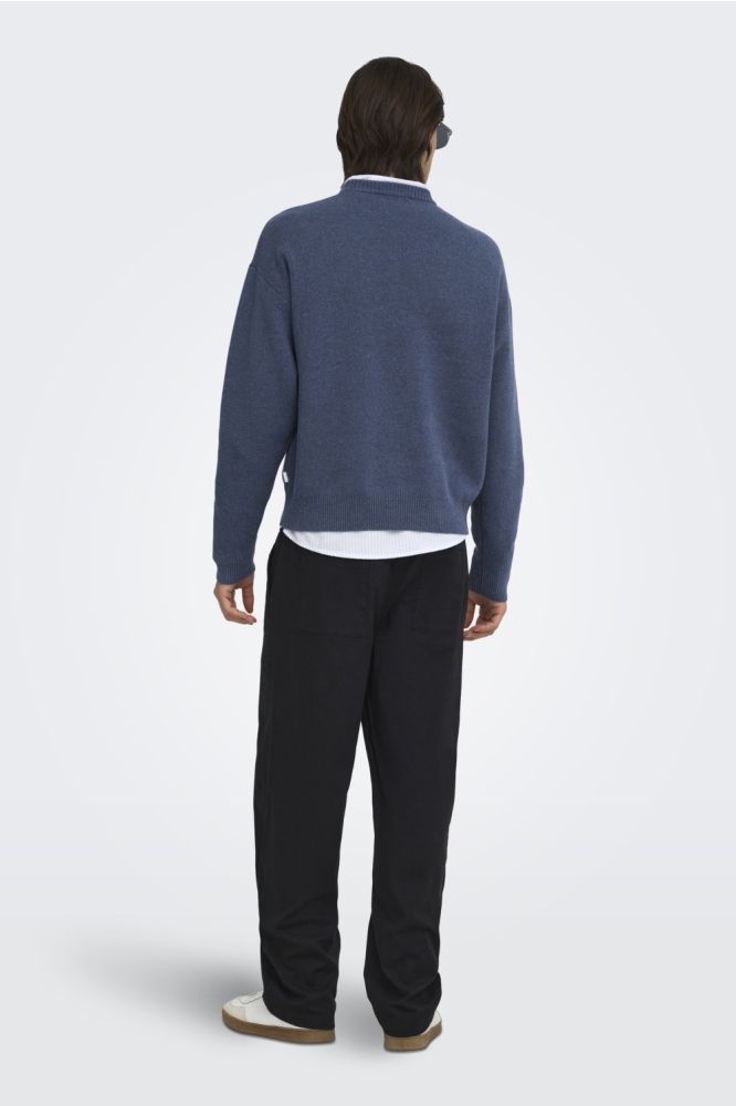Only & Sons blauwe heren trui | Model achteraanzicht