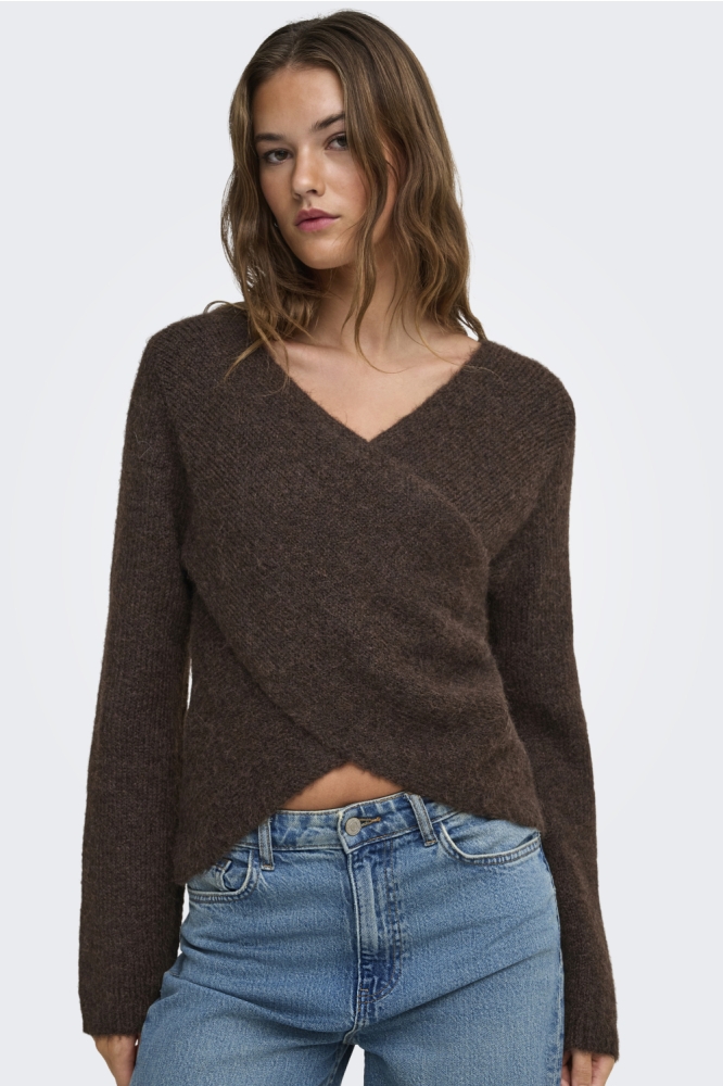 Only bruine dames trui | Model vooraanzicht