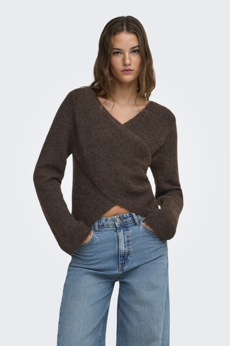 Only bruine dames trui | Model vooraanzicht