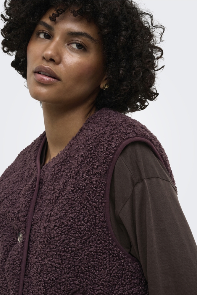 Only bordeaux dames gilet | Close up