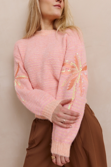 LolaLiza oranje dames trui | Model vooraanzicht