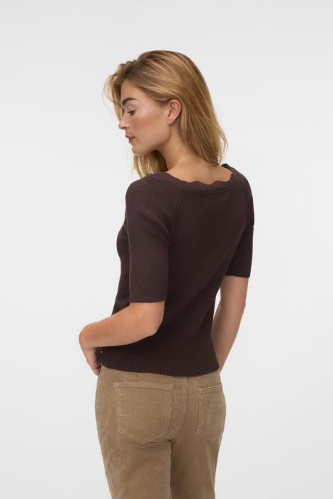 Vero Moda bruine dames trui | Model achteraanzicht