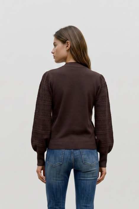 Vero Moda bruine dames trui | Model achteraanzicht