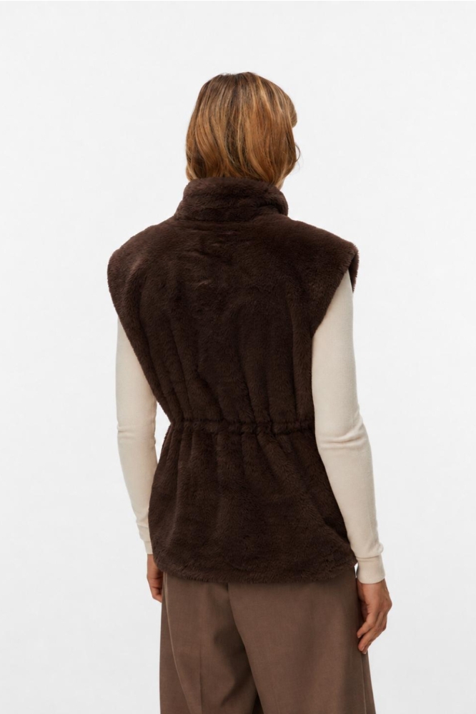 Vero Moda bruine dames jas | Model achteraanzicht