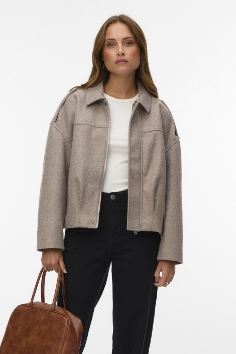 Vero Moda beige dames jas | Model vooraanzicht