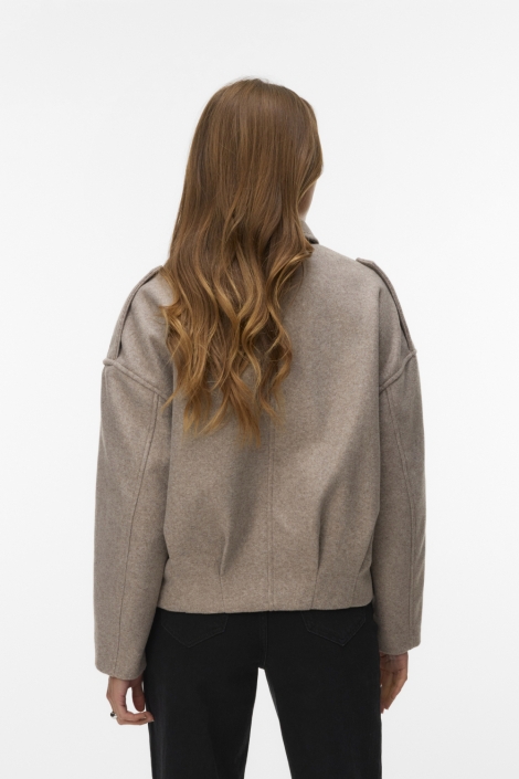 Vero Moda camel dames vest | Model achteraanzicht