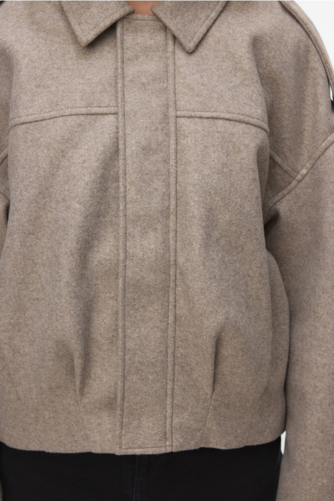 Vero Moda camel dames vest | Close up