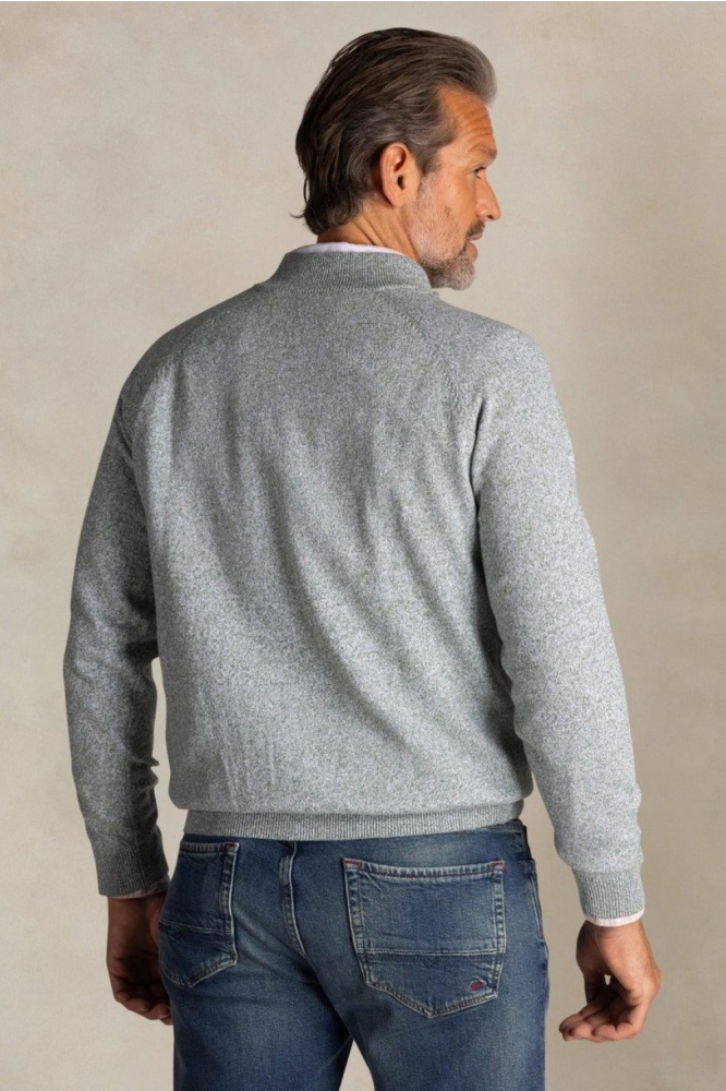 NZA groene heren trui | Model achteraanzicht