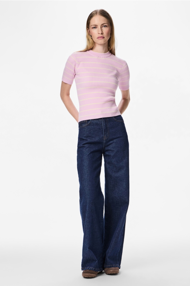 Pieces roze dames t-shirt | Model vooraanzicht