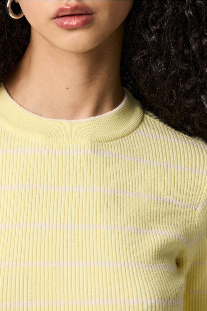 Pieces gele dames t-shirt | Close up