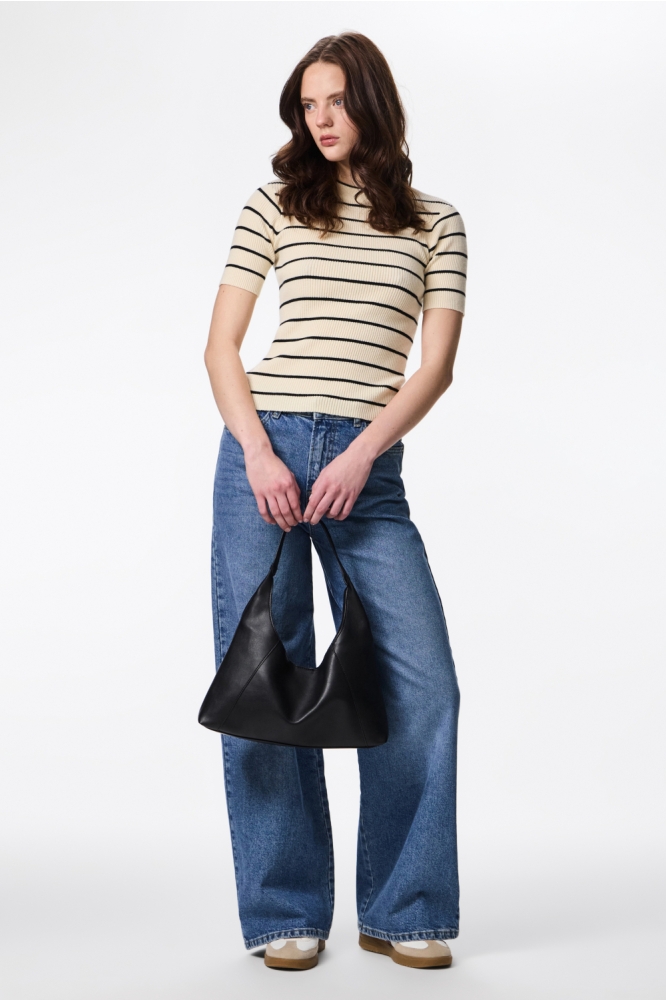 Pieces ecru dames trui | Model vooraanzicht