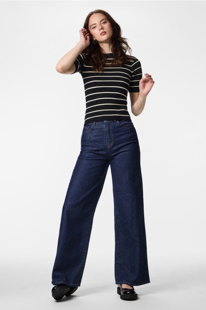 Pieces zwarte dames trui | Model vooraanzicht