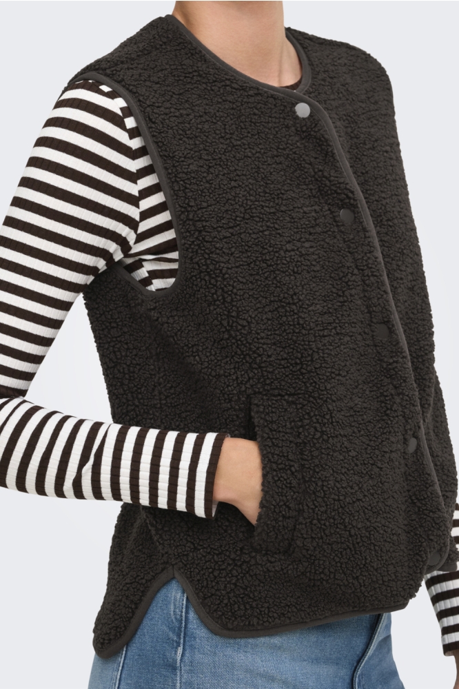 Jacqueline de Yong bruine dames gilet | Close up