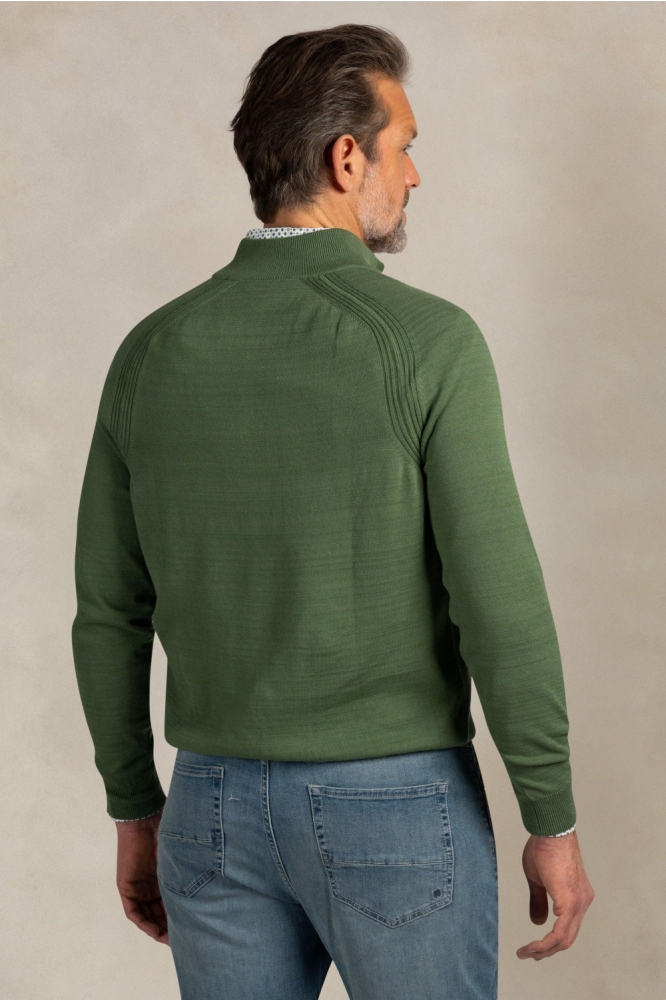 NZA groene heren trui | Model achteraanzicht