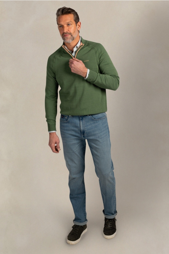 NZA groene heren trui | Model