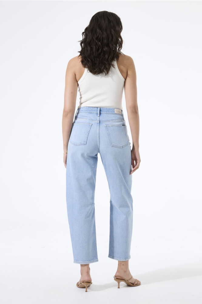 Garcia blauwe dames jeans | Model achteraanzicht