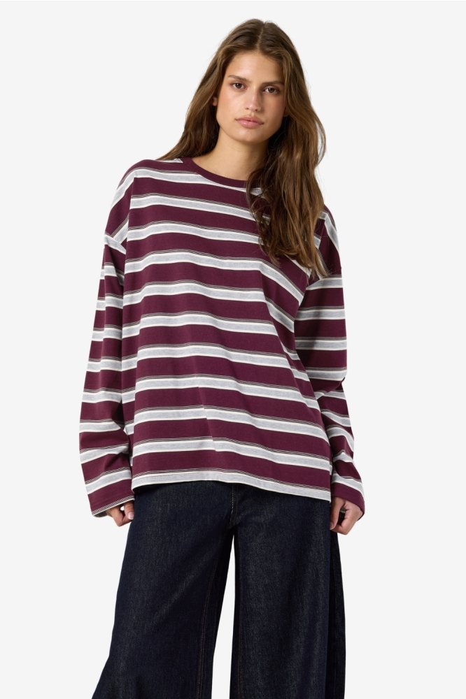 Noisy may bordeaux dames sweater | Model vooraanzicht