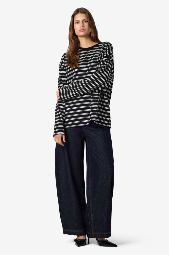 Noisy may zwarte dames sweater | Model