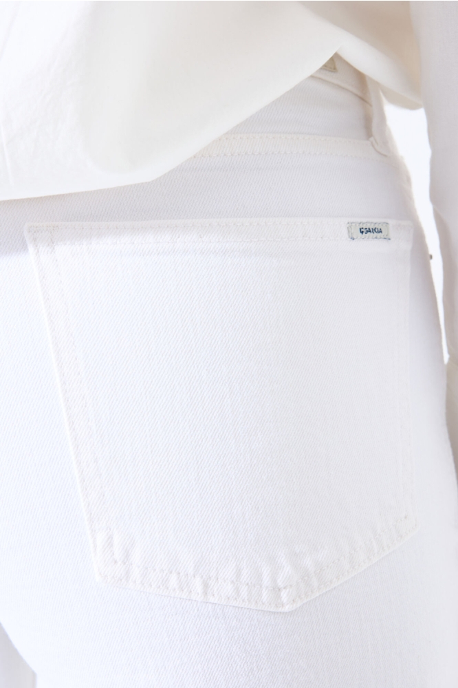 Garcia witte dames jeans | Close up
