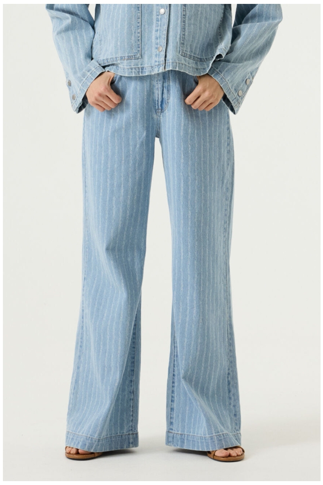 Garcia blauwe dames jeans | Model vooraanzicht