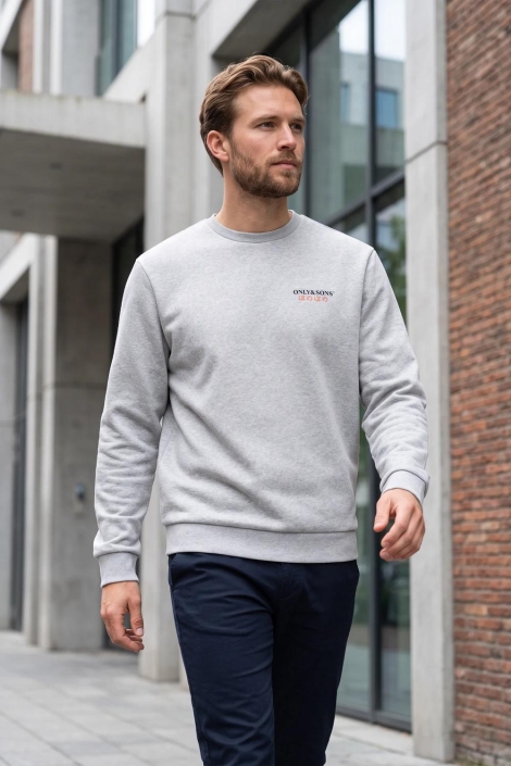 Only & Sons grijze heren sweater | Sfeerbeeld, In situatie