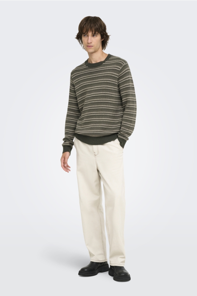 Only & Sons groene heren trui | Model vooraanzicht
