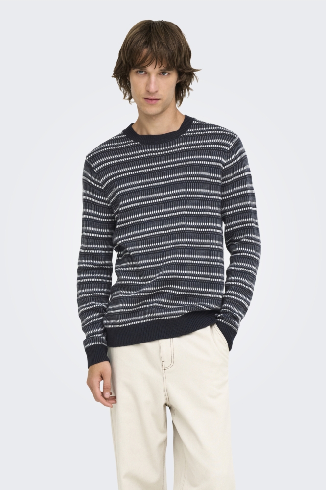 Only & Sons blauwe heren trui | Model vooraanzicht