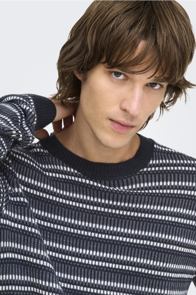 Only & Sons blauwe heren trui | Close up