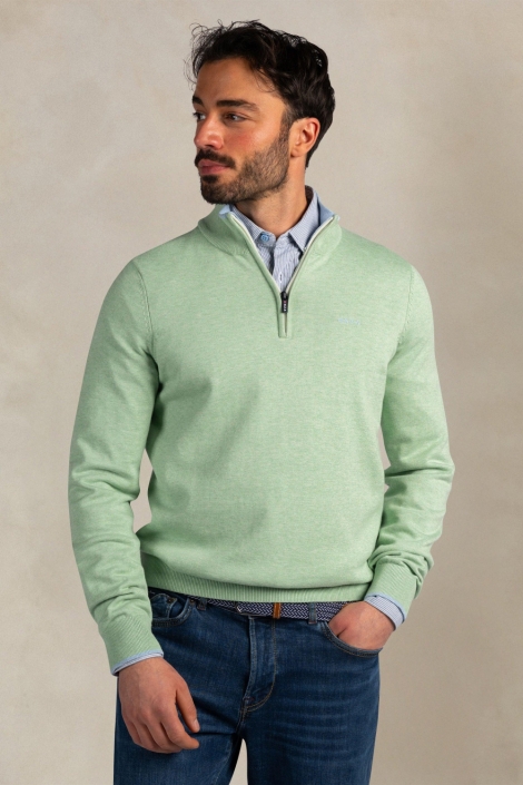 NZA groene heren trui | Model vooraanzicht