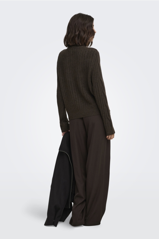 Jacqueline de Yong bruine dames trui | Model achteraanzicht