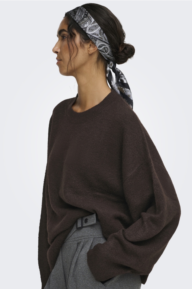 Jacqueline de Yong bruine dames trui | Model zijaanzicht