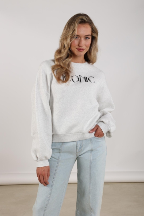 Nukus grijze dames sweater | Model vooraanzicht